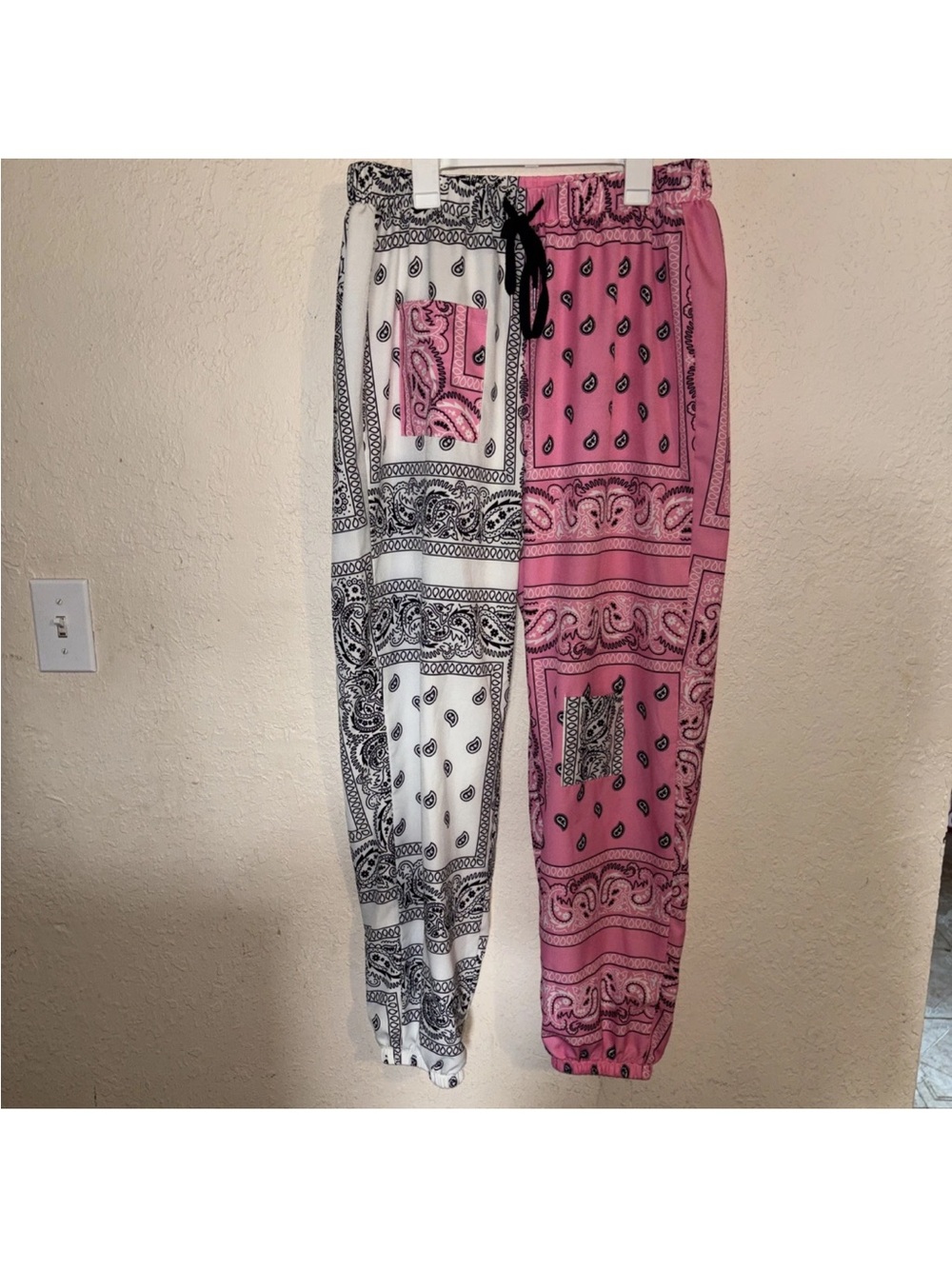 Women's Bandana Print Jogger Pants - Pink & White